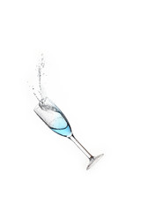 落としたグラスからこぼれたドリンク