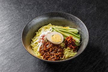 ジャージャー麺　zhajiangmian