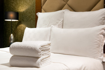 Fototapeta na wymiar Luxury hotel bedroom