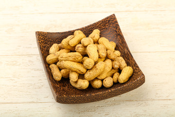 Unpeeled peanuts