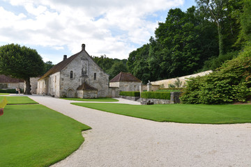 Fototapeta na wymiar Jardin de l'abbaye royale cistercienne de Fontenay en Bourgogne, France