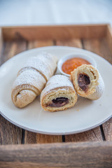 Croissant gefüllt mit Schokolade 