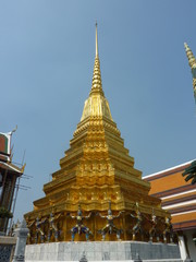 Fototapeta na wymiar ワット・プラケオの仏塔