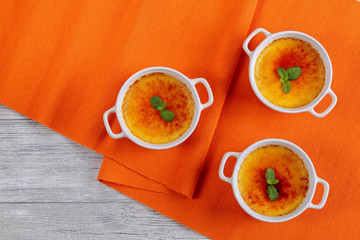 Creme brulee in white ceramic ramekins