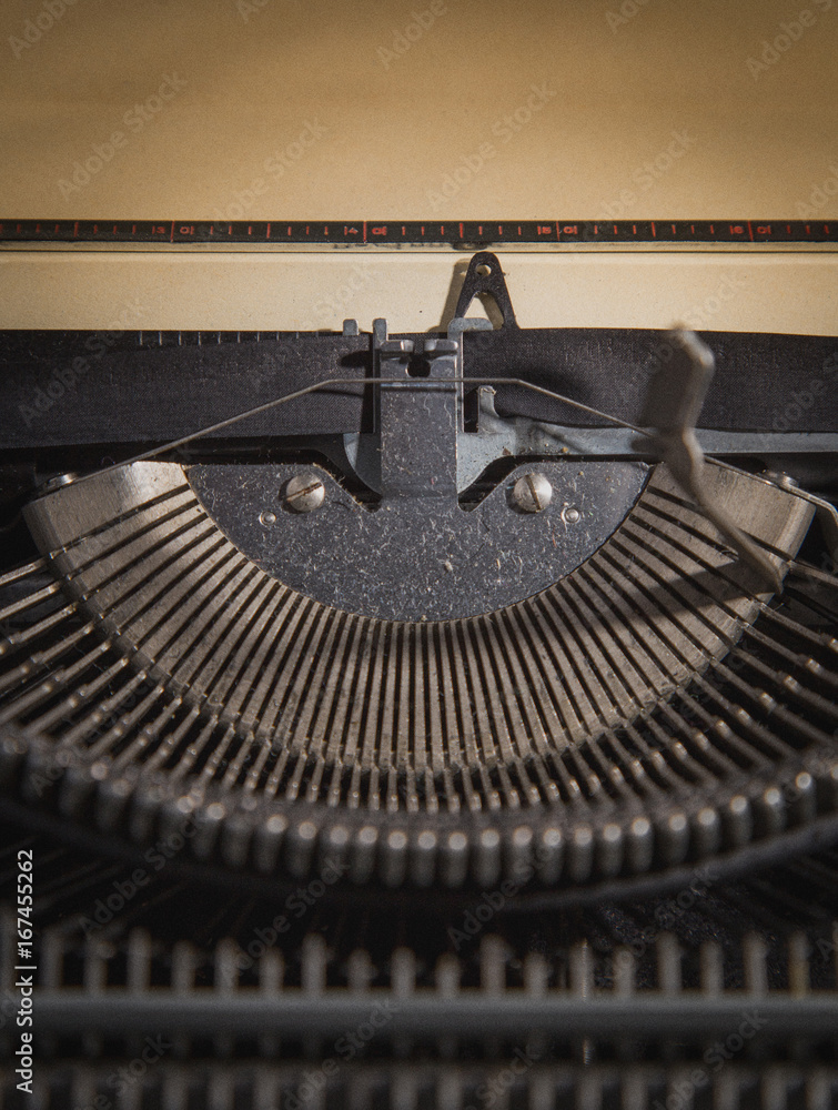 Fototapete Old typewriter with clean list of paper, ready for your text.