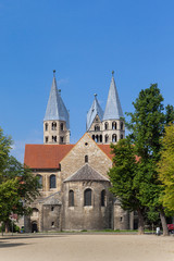 Fototapeta na wymiar Halberstadt Blick auf die Liebfrauenkirche am Domplatz