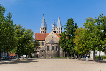 Halberstadt Blick auf die Liebfrauenkirche am Domplatz © dk-fotowelt