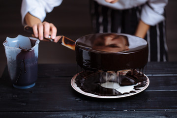 Glazing chocolate mousse cake, close-up - 167459455