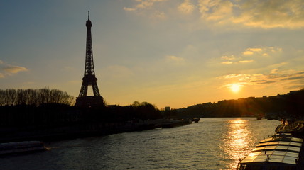 Fototapeta na wymiar Eifel tower during a sunset