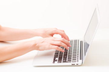 woman´s hand with a laptop