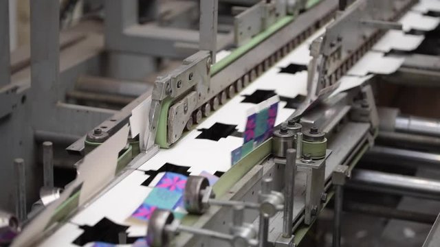 folding machine packaging conveyor belt at print factory