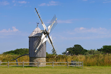 Moulin de Trouguer Windmuehle in der Bretagne  - Moulin de Trouguer windmill in Brittany