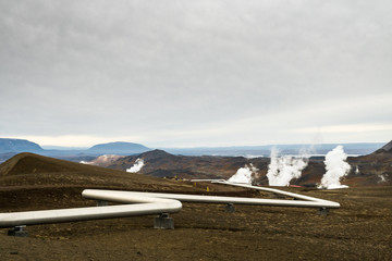 Pipeline bei Víti-Krater, Myvatn, Nordisland © schame87