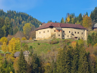 Fototapeta premium Schloss Grades im Metnitztal / Kärnten / Österreich