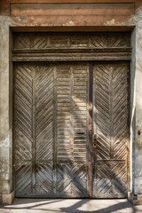 Naklejka premium Wooden door