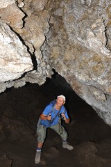 Exkursion in der Lavahöhle (Lavaröhre) Grotta de la Palombe am Nordwesthang des Vulkans Ätna auf...