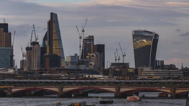 Day to Night Time Lapse of the City of London, Hyper-lapse, Motion Time-Lapse. Close up.
Movement (dolly) to the left.