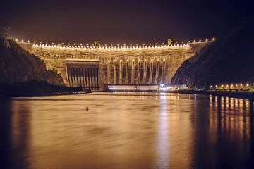Crédence de cuisine en verre imprimé Barrage Night view of hydro electric power plant dam