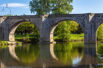 Fototapeta na wymiar Pont Vieux crossing the Aude river in Carcassone
