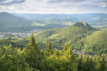 Pfälzerwald mit Annweiler und Trifels