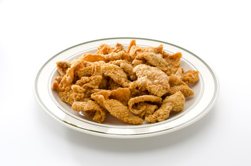 鶏皮のカリカリ揚げ