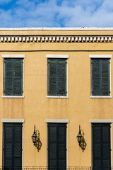 Fototapeta na wymiar Yellow building