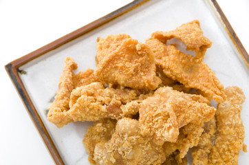 鶏皮のカリカリ揚げ