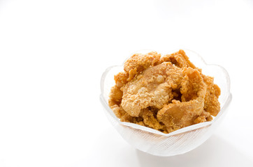 鶏皮のカリカリ揚げ