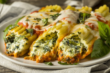 Homemade Stuffed Ricotta and Spinach Manicotti