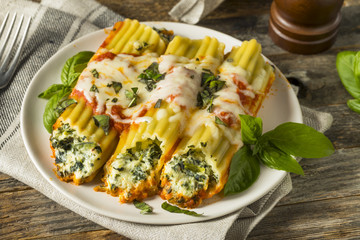 Homemade Stuffed Ricotta and Spinach Manicotti