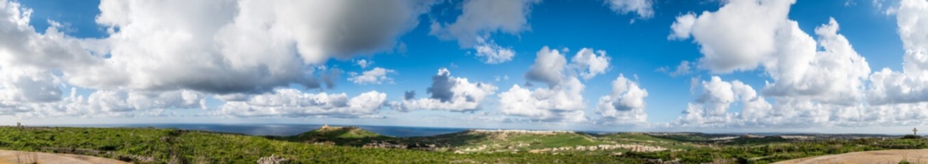 Fototapeta na wymiar Panoramic view of the coast of Gozo