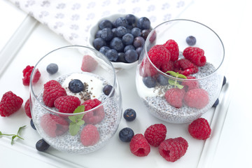 Chia- Pudding mit Beeren