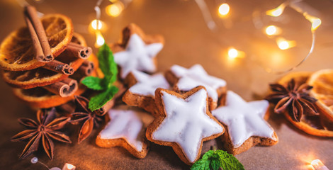 Zimtsterne zu Weihnachten, Cinnamon Cookies at Christmas time