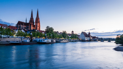 Fototapeta na wymiar Regensburg am Abend; Bayern