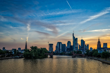 Obraz premium Frankfurt skyline at sunset