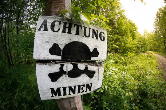 Achtung Minen Gefahr Schild
