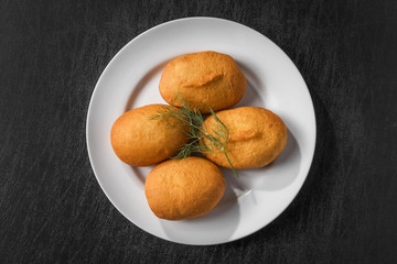 ロシアの揚げパン　ピロシキ　piroshki