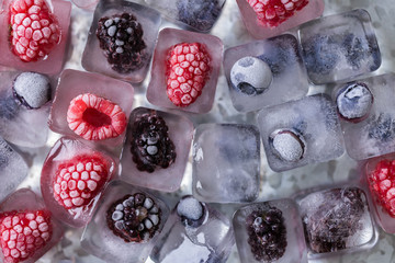 Fruit ice cubes © arinahabich