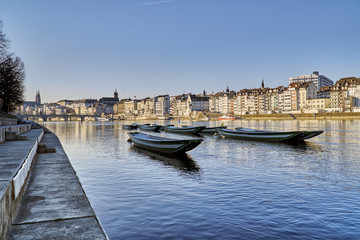 Morgen am Rhein in Basel