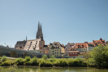 Fototapeta na wymiar Regensburg mit Blick auf Dom und steinerne Brücke, Deutschland