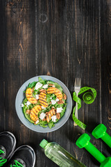 Salad of peaches grilled, ricotta and arugula. Healthy food