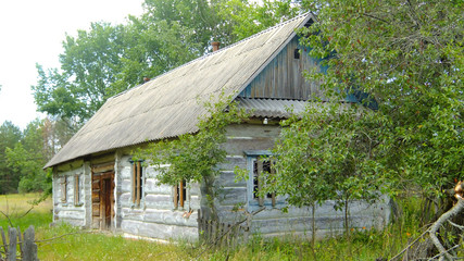 Fototapeta na wymiar wooden, abandoned house