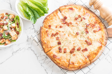 bacon and cheese pizza