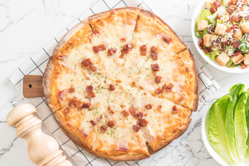 bacon and cheese pizza