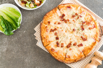 bacon and cheese pizza