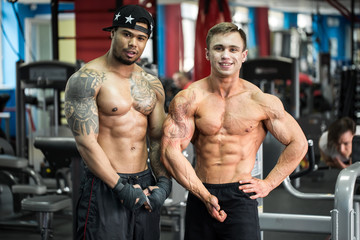 Fototapeta na wymiar An image of two men at the gym