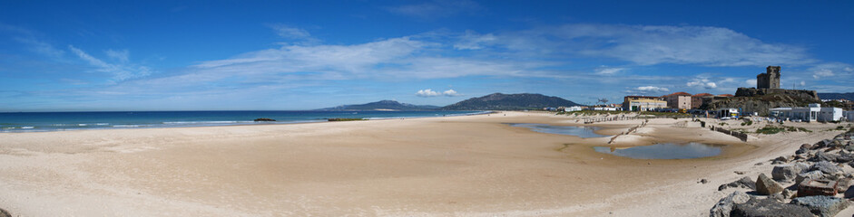 Europa: vista della Playa de los Lances, la più grande spiaggia di Tarifa, città sulla costa più meridionale della Spagna, di fronte allo stretto di Gibilterra e al Marocco