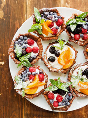 Tartlets with cheese and berries