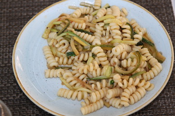 Fusilli Pasta mit Zucchini