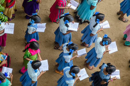 Ni&ntilde;as colegio India